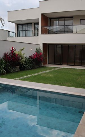 Casa de condomínio à venda com 271m², 4 quartos e 3 vagaspiscina