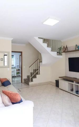 Casa de condomínio à venda com 116m², 3 quartos e 2 vagasSala