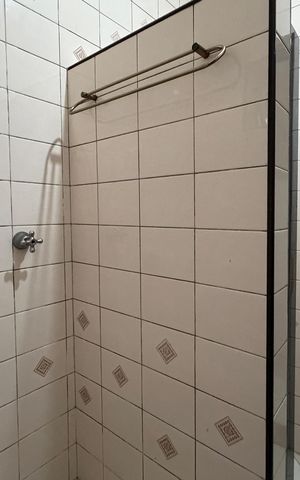 Casa para alugar com 270m², 5 quartos e 5 vagasBanheiro Social 1