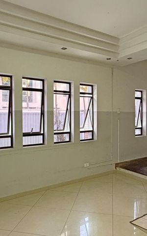 Casa para alugar com 270m², 5 quartos e 5 vagasSala