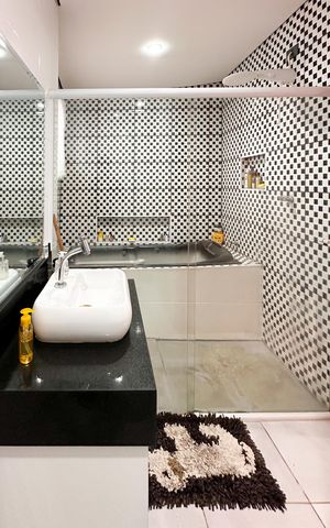 Casa à venda com 149m², 2 quartos e 2 vagas Casa à venda com 149m², 2 quartos e 2 vagasBanheiro da Suíte 1