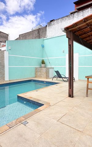 Casa à venda com 149m², 2 quartos e 2 vagas Casa à venda com 149m², 2 quartos e 2 vagasChurrasqueira