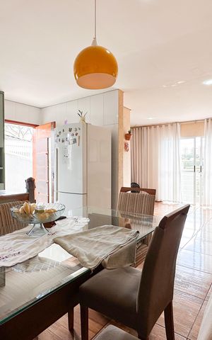 Casa à venda com 149m², 2 quartos e 2 vagas Casa à venda com 149m², 2 quartos e 2 vagasSala