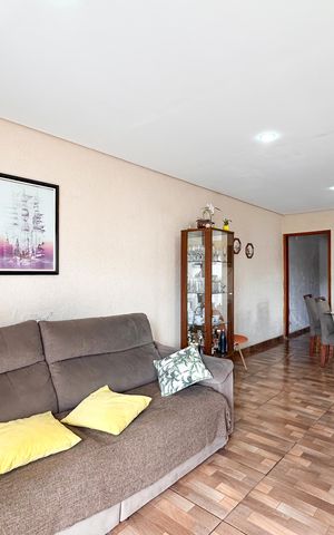 Casa à venda com 149m², 2 quartos e 2 vagas Casa à venda com 149m², 2 quartos e 2 vagasSala