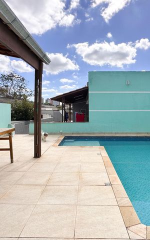 Casa à venda com 149m², 2 quartos e 2 vagas Casa à venda com 149m², 2 quartos e 2 vagasChurrasqueira