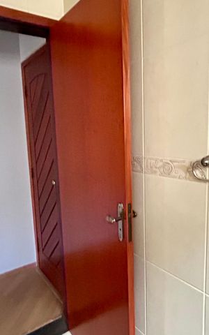 Casa à venda com 159m², 4 quartos e 4 vagas Casa à venda com 159m², 4 quartos e 4 vagasBanheiro 2