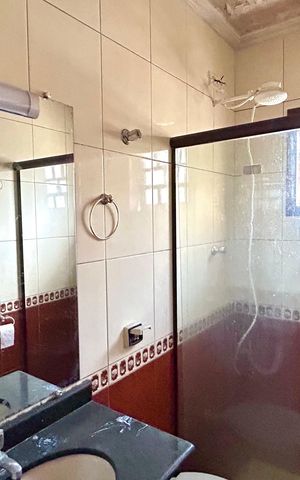 Casa à venda com 159m², 4 quartos e 4 vagas Casa à venda com 159m², 4 quartos e 4 vagasBanheiro da Suíte