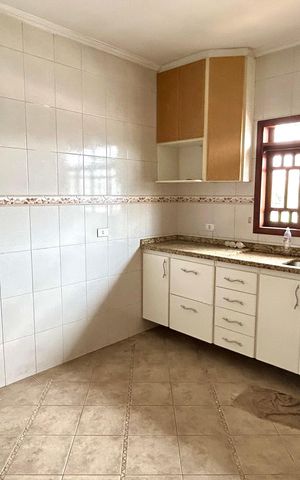 Casa à venda com 159m², 4 quartos e 4 vagas Casa à venda com 159m², 4 quartos e 4 vagasCozinha