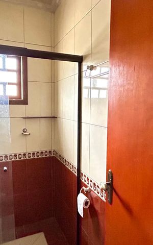 Casa à venda com 159m², 4 quartos e 4 vagas Casa à venda com 159m², 4 quartos e 4 vagasBanheiro da Suíte