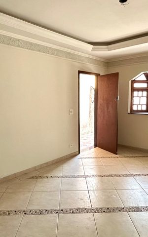 Casa à venda com 159m², 4 quartos e 4 vagas Casa à venda com 159m², 4 quartos e 4 vagasSala