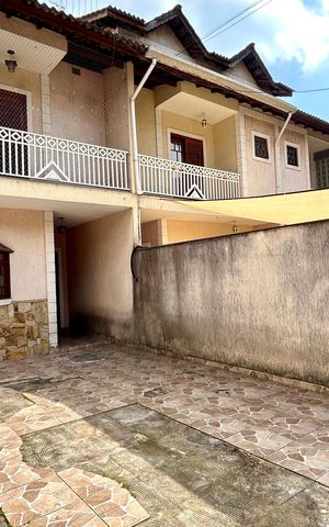 Casa à venda com 159m², 4 quartos e 4 vagas Casa à venda com 159m², 4 quartos e 4 vagasGaragem
