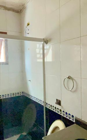 Casa à venda com 159m², 4 quartos e 4 vagas Casa à venda com 159m², 4 quartos e 4 vagasBanheiro 1