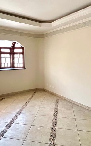 Casa à venda com 159m², 4 quartos e 4 vagas Casa à venda com 159m², 4 quartos e 4 vagasSala