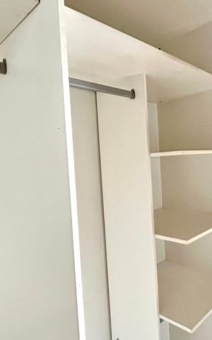 Casa à venda com 159m², 4 quartos e 4 vagas Casa à venda com 159m², 4 quartos e 4 vagasCloset da suíte
