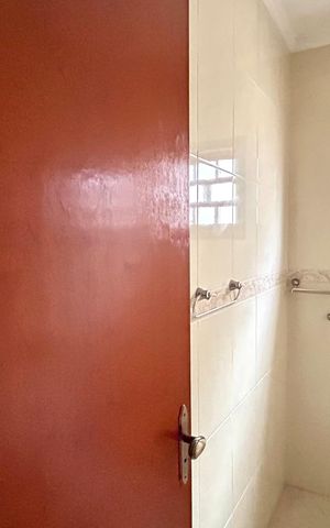 Casa à venda com 159m², 4 quartos e 4 vagas Casa à venda com 159m², 4 quartos e 4 vagasBanheiro 2