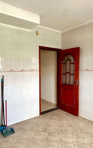 Casa à venda com 159m², 4 quartos e 4 vagas Casa à venda com 159m², 4 quartos e 4 vagasCozinha