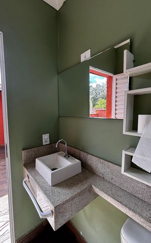 Casa à venda com 198m², 4 quartos e 2 vagas Casa à venda com 198m², 4 quartos e 2 vagasSotão Banheiro