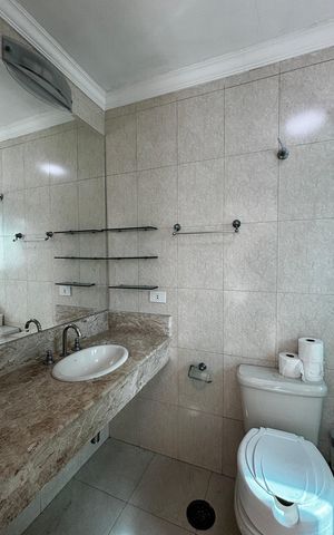 Casa à venda com 198m², 4 quartos e 2 vagas Casa à venda com 198m², 4 quartos e 2 vagasBanheiro da Suíte
