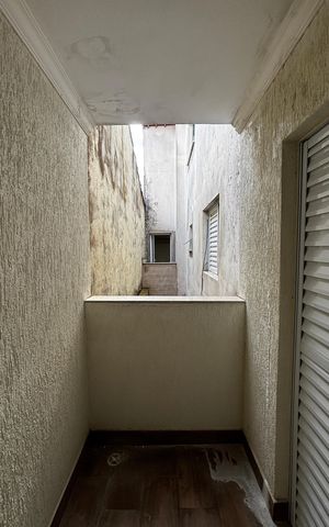 Casa à venda com 198m², 4 quartos e 2 vagas Casa à venda com 198m², 4 quartos e 2 vagasQuarto 3 Varanda
