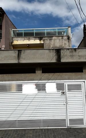 Casa à venda com 198m², 4 quartos e 2 vagas Casa à venda com 198m², 4 quartos e 2 vagasFachada