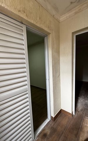 Casa à venda com 198m², 4 quartos e 2 vagas Casa à venda com 198m², 4 quartos e 2 vagasQuarto 3 Varanda