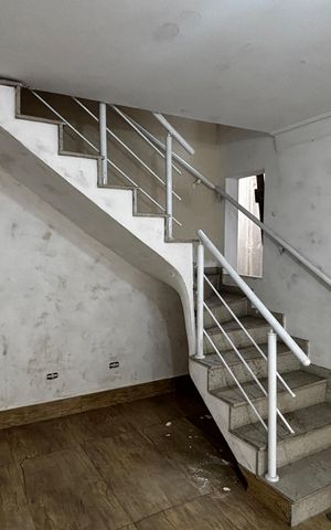 Casa à venda com 198m², 4 quartos e 2 vagas Casa à venda com 198m², 4 quartos e 2 vagasSala