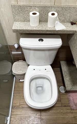Casa à venda com 198m², 4 quartos e 2 vagas Casa à venda com 198m², 4 quartos e 2 vagasBanheiro