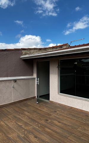 Casa à venda com 198m², 4 quartos e 2 vagas Casa à venda com 198m², 4 quartos e 2 vagasSotão Varanda