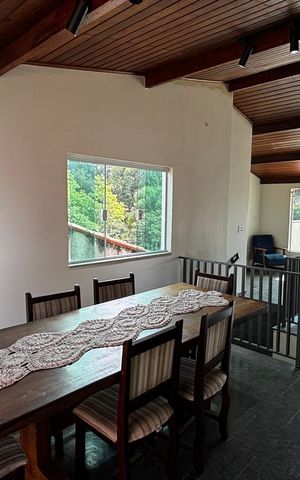 Casa à venda com 198m², 4 quartos e 2 vagas Casa à venda com 198m², 4 quartos e 2 vagasSotão
