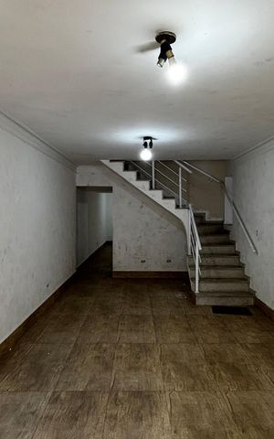 Casa à venda com 198m², 4 quartos e 2 vagas Casa à venda com 198m², 4 quartos e 2 vagasSala