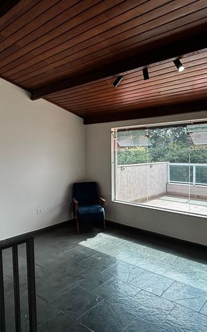 Casa à venda com 198m², 4 quartos e 2 vagas Casa à venda com 198m², 4 quartos e 2 vagasSotão