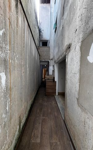Casa à venda com 198m², 4 quartos e 2 vagas Casa à venda com 198m², 4 quartos e 2 vagasCorredor