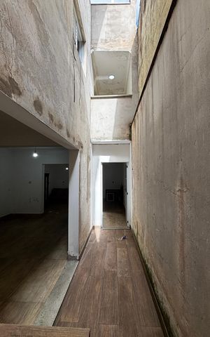 Casa à venda com 198m², 4 quartos e 2 vagas Casa à venda com 198m², 4 quartos e 2 vagasCorredor