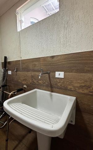 Casa à venda com 198m², 4 quartos e 2 vagas Casa à venda com 198m², 4 quartos e 2 vagasÁrea de Serviço