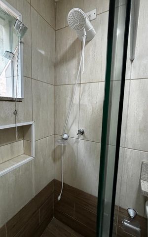 Casa à venda com 198m², 4 quartos e 2 vagas Casa à venda com 198m², 4 quartos e 2 vagasBanheiro