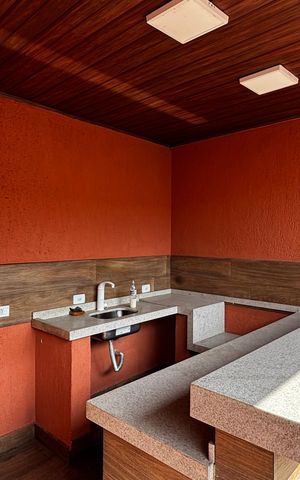 Casa à venda com 198m², 4 quartos e 2 vagas Casa à venda com 198m², 4 quartos e 2 vagasSotão Churrasqueira
