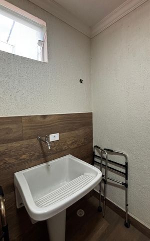 Casa à venda com 198m², 4 quartos e 2 vagas Casa à venda com 198m², 4 quartos e 2 vagasÁrea de Serviço