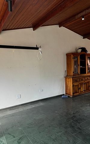 Casa à venda com 198m², 4 quartos e 2 vagas Casa à venda com 198m², 4 quartos e 2 vagasSotão