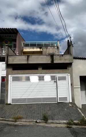 Casa à venda com 198m², 4 quartos e 2 vagas Casa à venda com 198m², 4 quartos e 2 vagasFachada