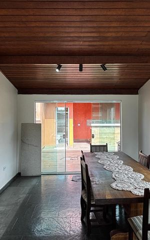 Casa à venda com 198m², 4 quartos e 2 vagas Casa à venda com 198m², 4 quartos e 2 vagasSotão