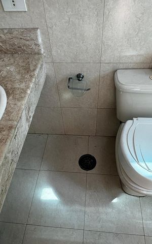 Casa à venda com 198m², 4 quartos e 2 vagas Casa à venda com 198m², 4 quartos e 2 vagasBanheiro da Suíte