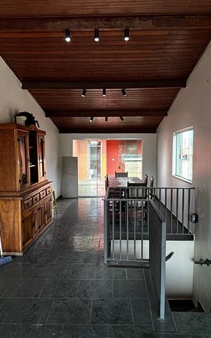 Casa à venda com 198m², 4 quartos e 2 vagas Casa à venda com 198m², 4 quartos e 2 vagasSotão