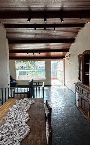Casa à venda com 198m², 4 quartos e 2 vagas Casa à venda com 198m², 4 quartos e 2 vagasSotão