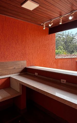 Casa à venda com 198m², 4 quartos e 2 vagas Casa à venda com 198m², 4 quartos e 2 vagasSotão Churrasqueira