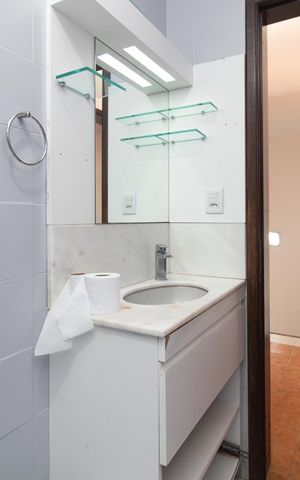 Casa à venda com 280m², 4 quartos e 4 vagasBanheiro Social