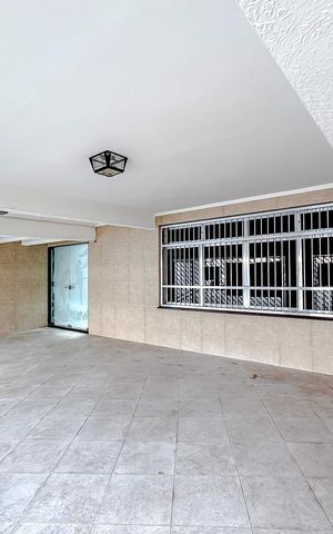 Casa à venda com 300m², 4 quartos e 4 vagasGaragem