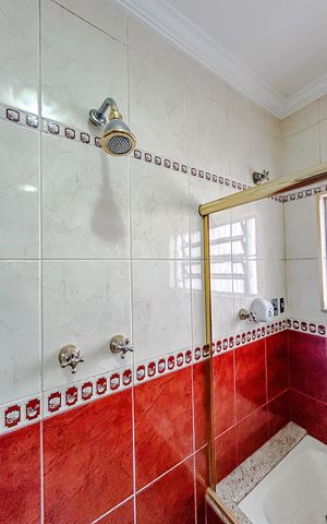 Casa à venda com 300m², 4 quartos e 4 vagasBanheiro da Suíte 3