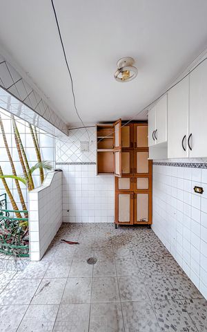 Casa à venda com 300m², 4 quartos e 4 vagasÁrea de Serviço
