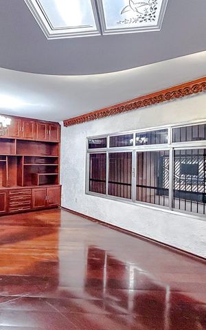Casa à venda com 300m², 4 quartos e 4 vagasSala