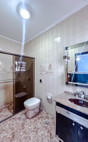 Casa à venda com 300m², 4 quartos e 4 vagasBanheiro da Suíte 2